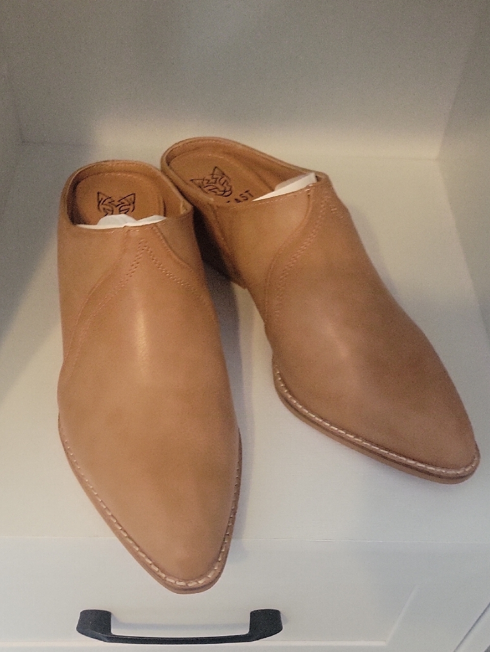 BEAST FASHION Sz8 Taupe Slip-On Low Heel Bootie